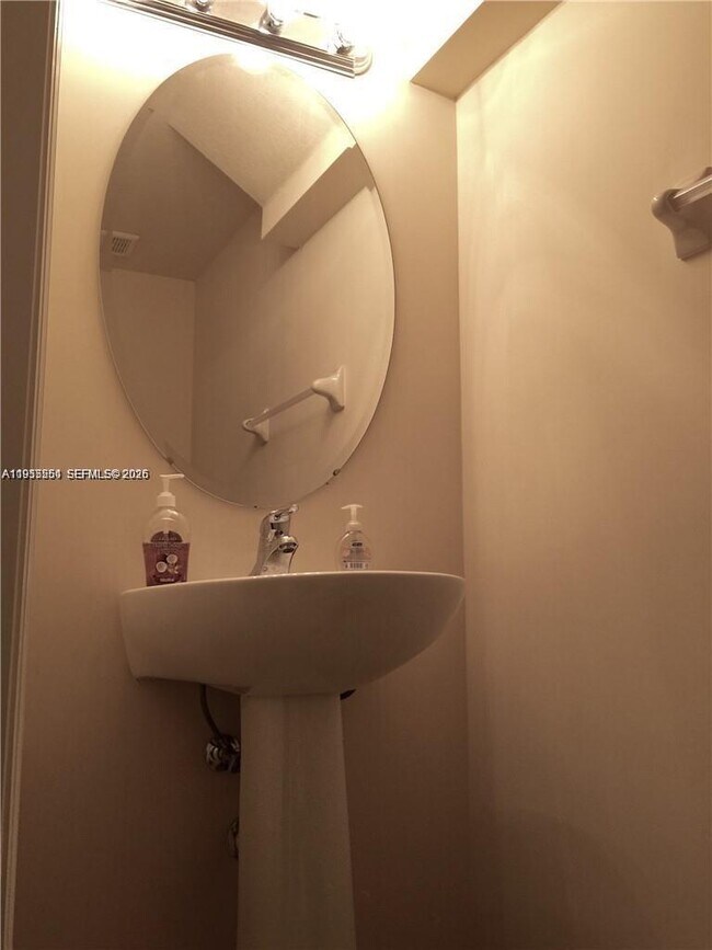 Building Photo - 394 NE 37th Ave