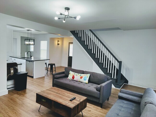 Building Photo - 82 Murray St