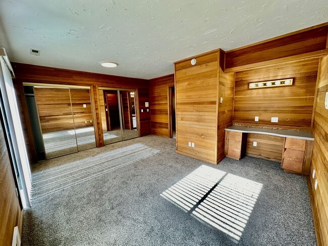 Building Photo - 1204 N Brooklane St