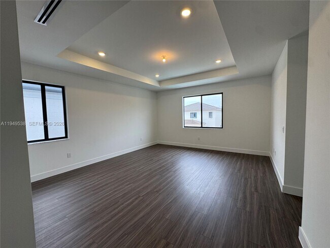 Building Photo - 19670 NE 14th Ct