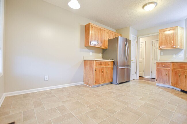 Building Photo - Pet Friendly Three Bedroom with Bonus!