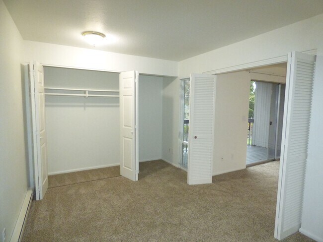 Building Photo - Rent Special: 1/2 Off April's Rent!! - Upstairs 2 Bedroom Unit