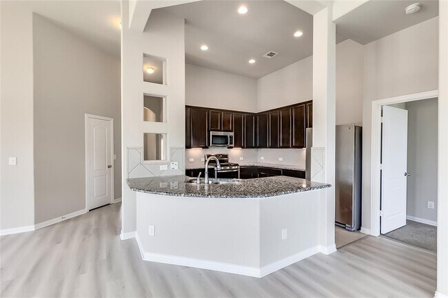 Building Photo - 505 Palmilla St