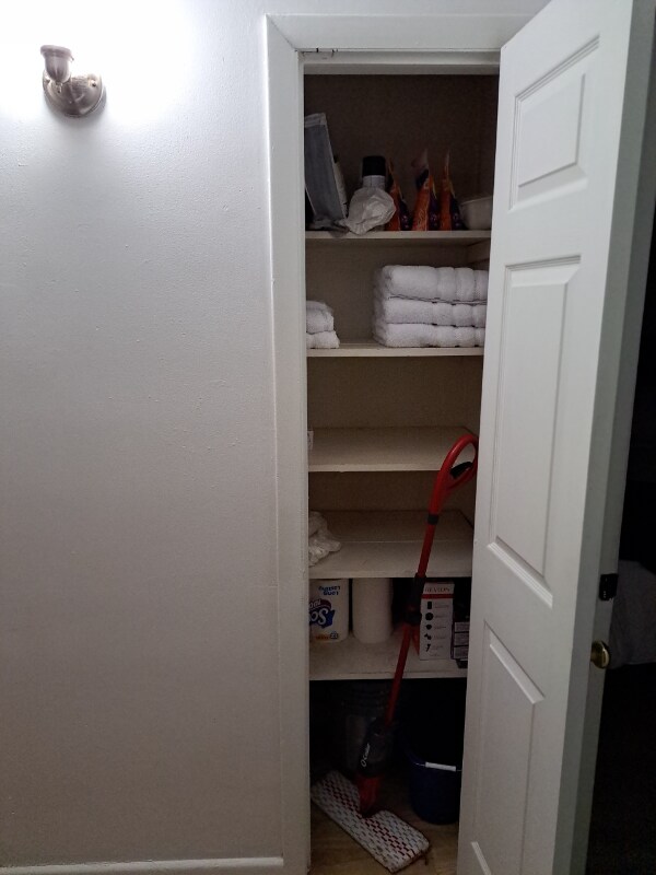 Building Photo - 337 Woodview Ave