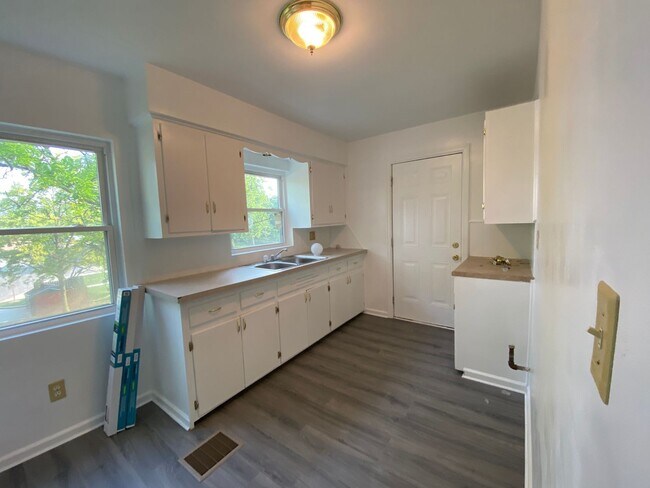 Building Photo - 108 Columbian Ave