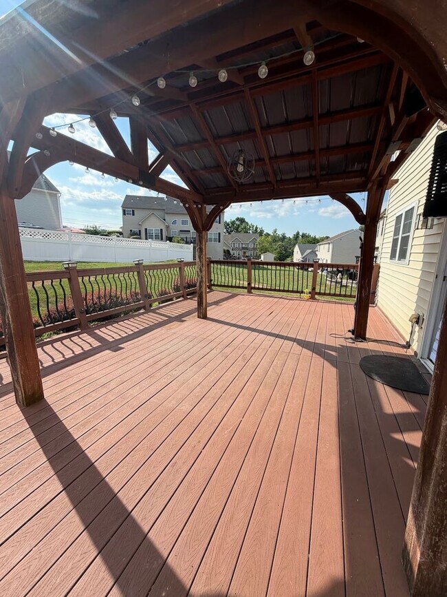 Building Photo - Beautiful 5 Bedroom, 3.5 Bathroom Home for Rent