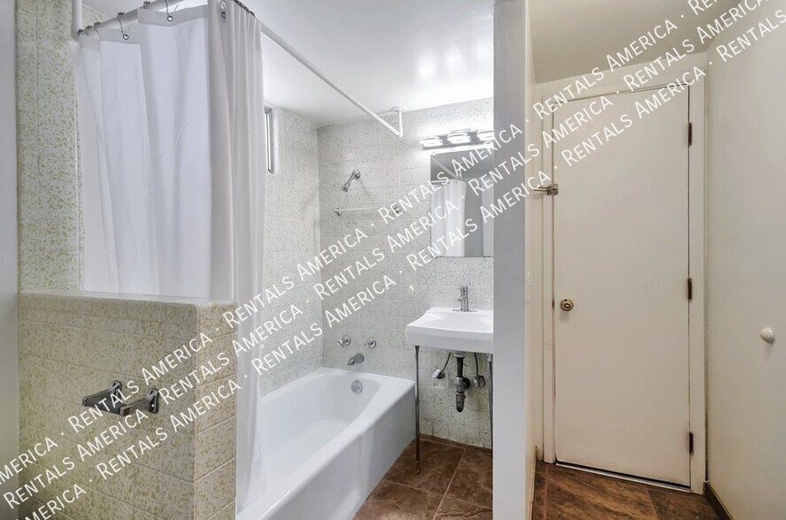 Building Photo - 1520 E Silver St