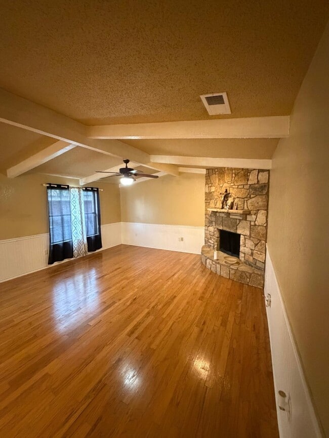Building Photo - 934 Flagstone Dr