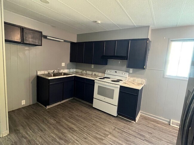 Building Photo - Charming 3 bedroom, 1 bath rental home in Newton!