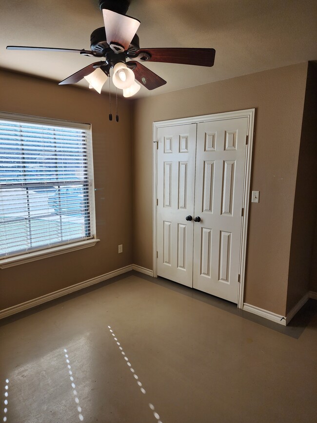 Building Photo - 13380 Country Meadow Ln