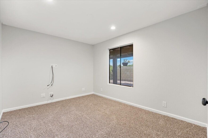 Building Photo - 4903 W Golden Ln