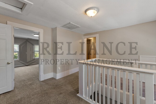 Building Photo - 1923 N Burns Ave