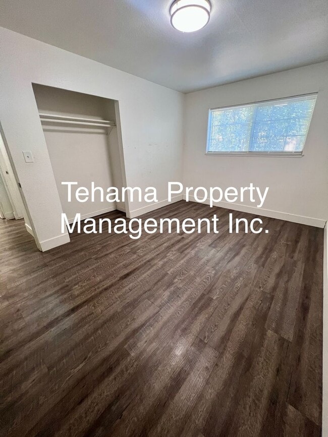 Building Photo - 2 Bedroom 1 Bath