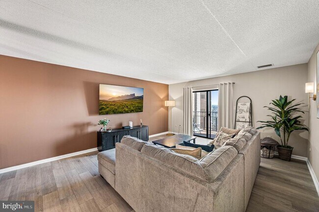 Building Photo - 11208 Valley Forge Cir