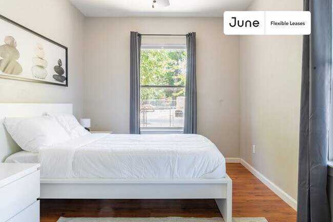 Building Photo - 1001 Gullett Street