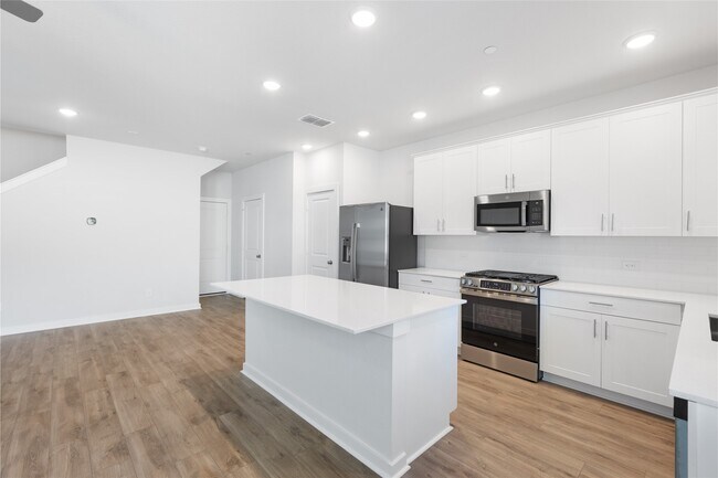 Building Photo - 8115 Danson Ln