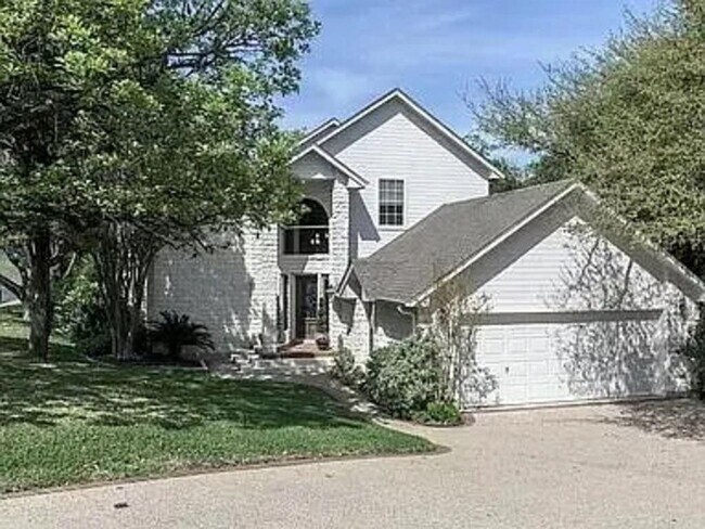 Building Photo - 5607 Courtyard Dr