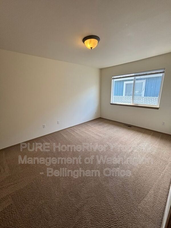 Building Photo - 547 Woollen Rd