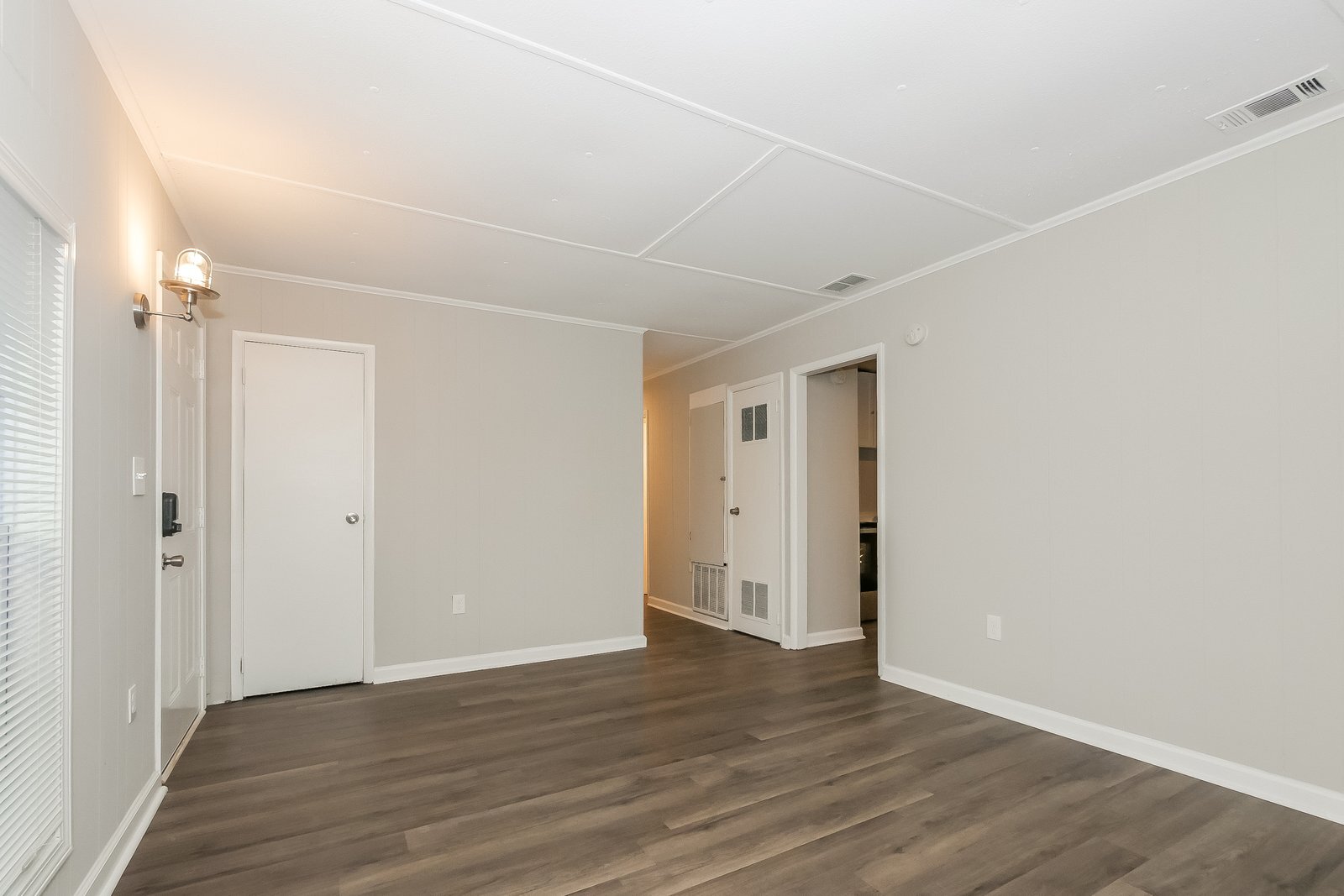 Building Photo - 129 Royal Ct