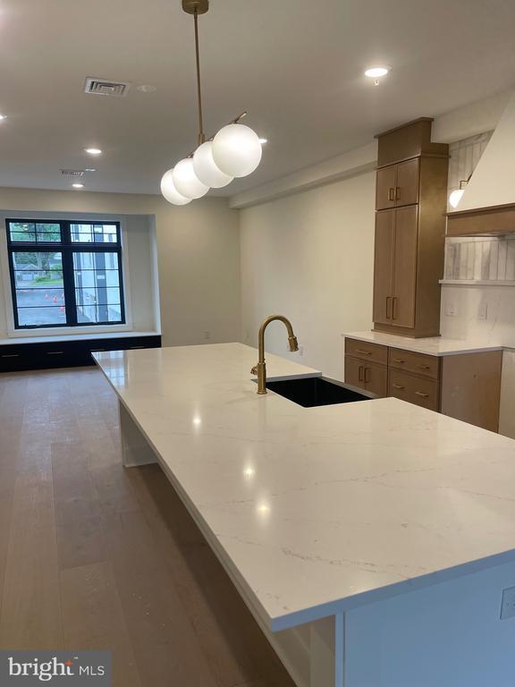 Building Photo - 7519 Ridge Ave