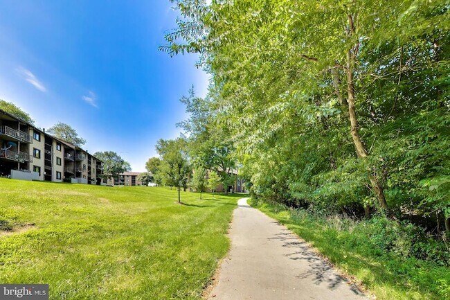 Building Photo - 6027 Majors Ln