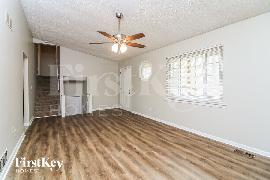 Building Photo - 1705 Olde Oak Dr