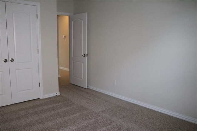 Building Photo - 913 Wolcott Dr