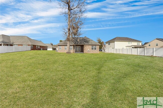 Building Photo - 720 English Oak Dr