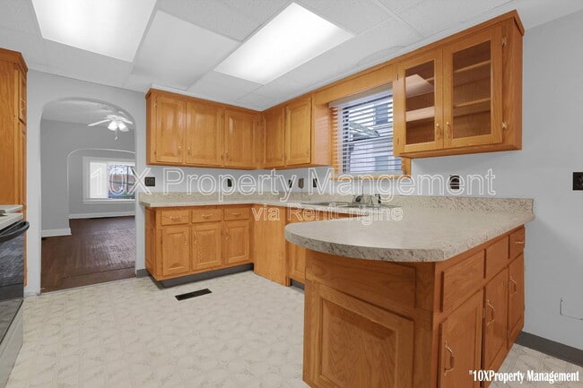 Building Photo - 563 S Burgess Ave