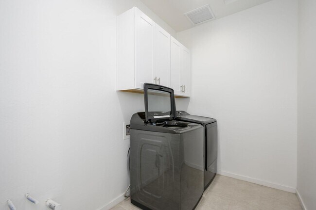 Building Photo - 17837 W Pinnacle Vista Dr