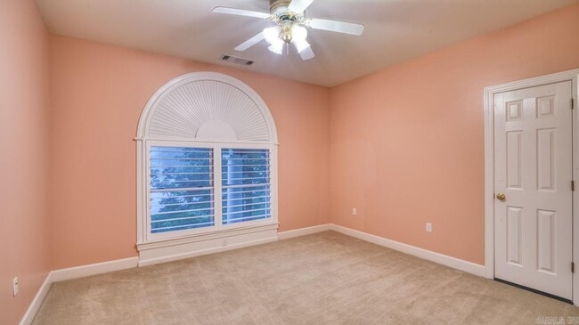 Building Photo - 2213 Doral Dr