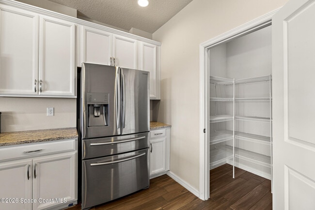 Building Photo - 2601 Trasona Dr