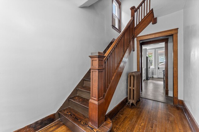 Building Photo - Beautiful 5 Bedroom, 2 Bathroom in Mt.Lebanon- Original Hardwood Floors and Garage