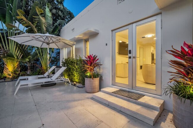 Building Photo - 8109 Harding Ave