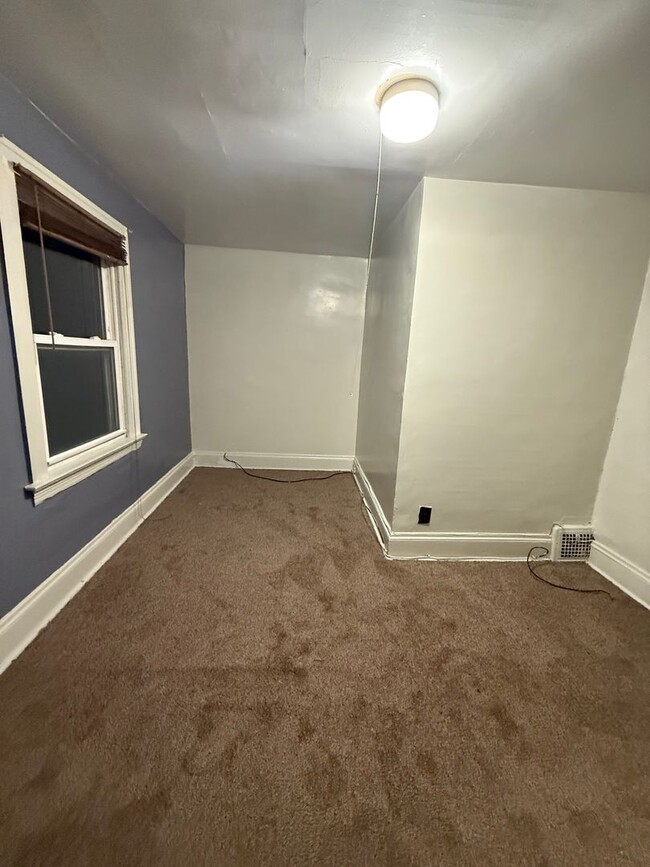 Building Photo - 3bd Single Lee/Harvard Section 8