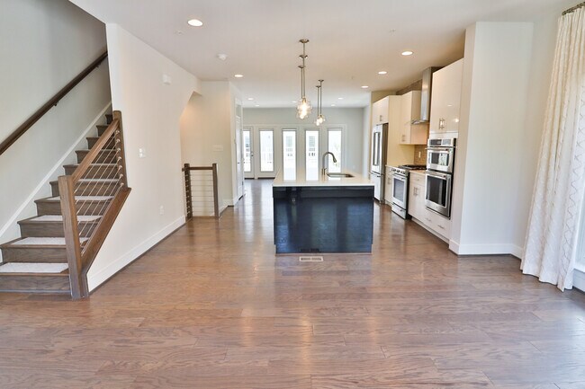 Building Photo - 1424 Piccard Dr