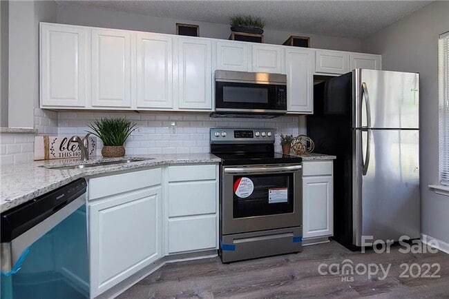 Building Photo - Charming 2BR Townhome in Charlotte
