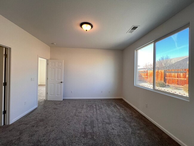 Building Photo - Single-level 3 bedroom, 2-bathroom home in Dayton, NV