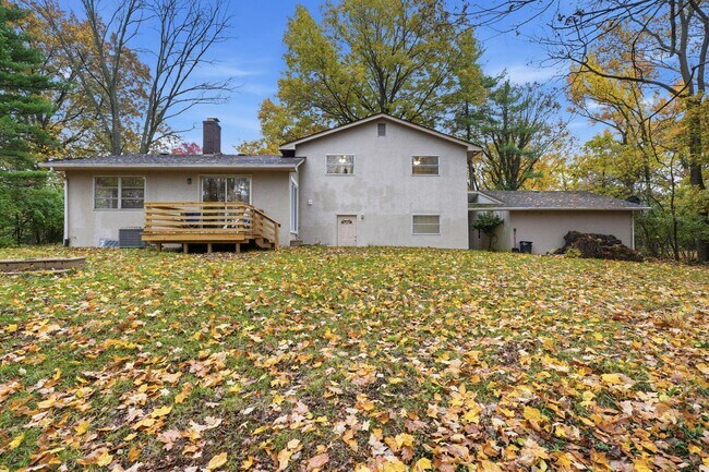 Building Photo - 4883 Stonehaven Dr