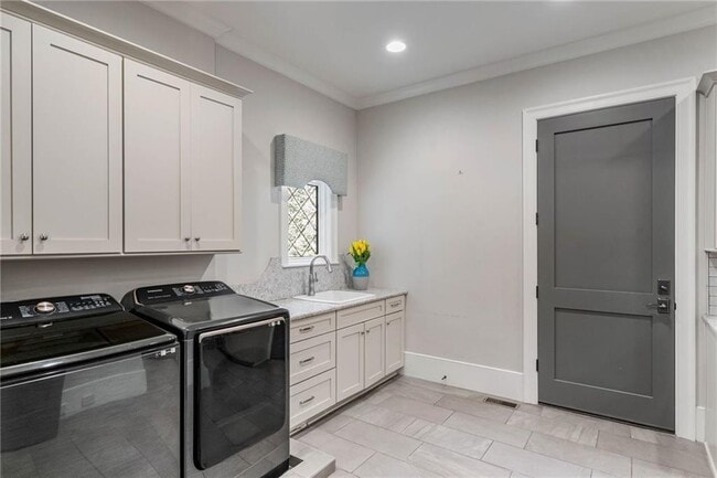 Building Photo - 5265 Peachtree Dunwoody Rd NE