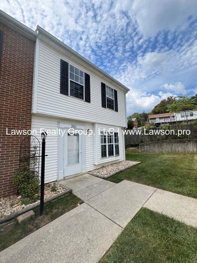 Building Photo - Townhome in Garden City
