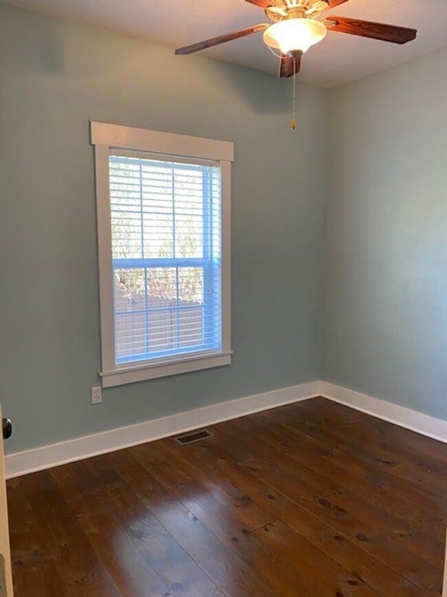 Building Photo - Leasing