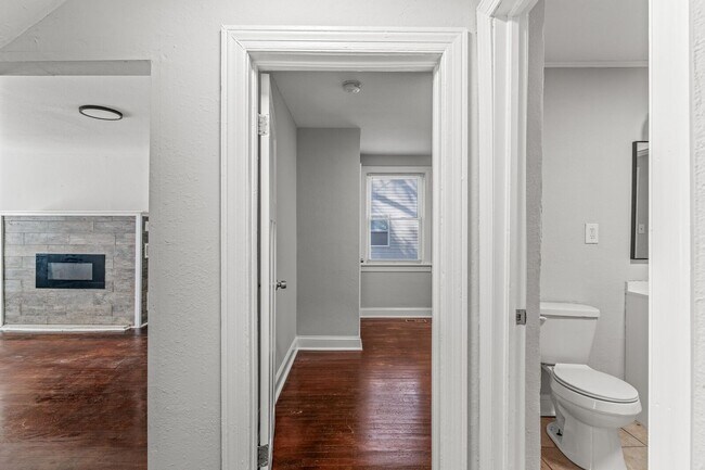 Building Photo - 2620 Mapleton Ave