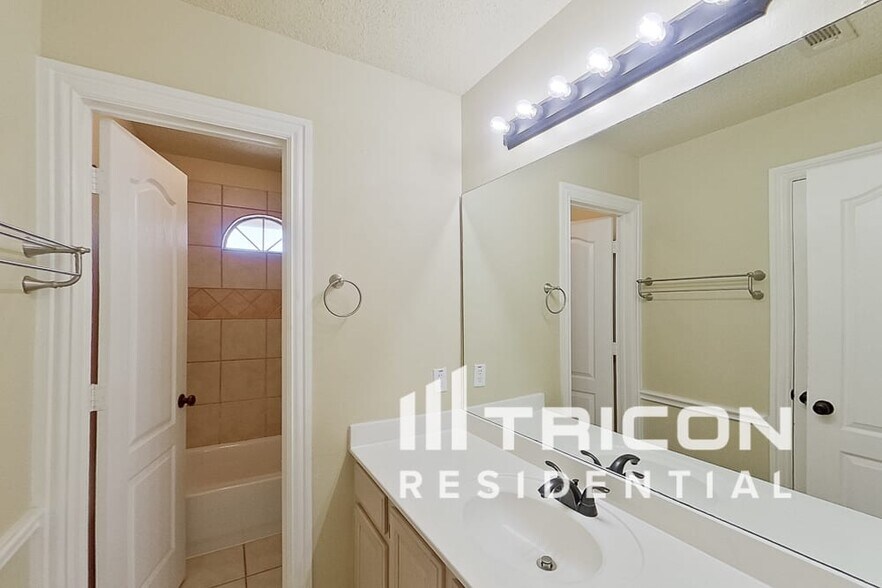 Building Photo - 4116 Kingsferry Dr
