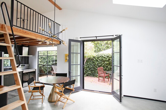 Building Photo - 6345 Babcock Ave