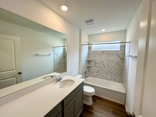 Building Photo - Beautiful Recently New Build Home in West ...
