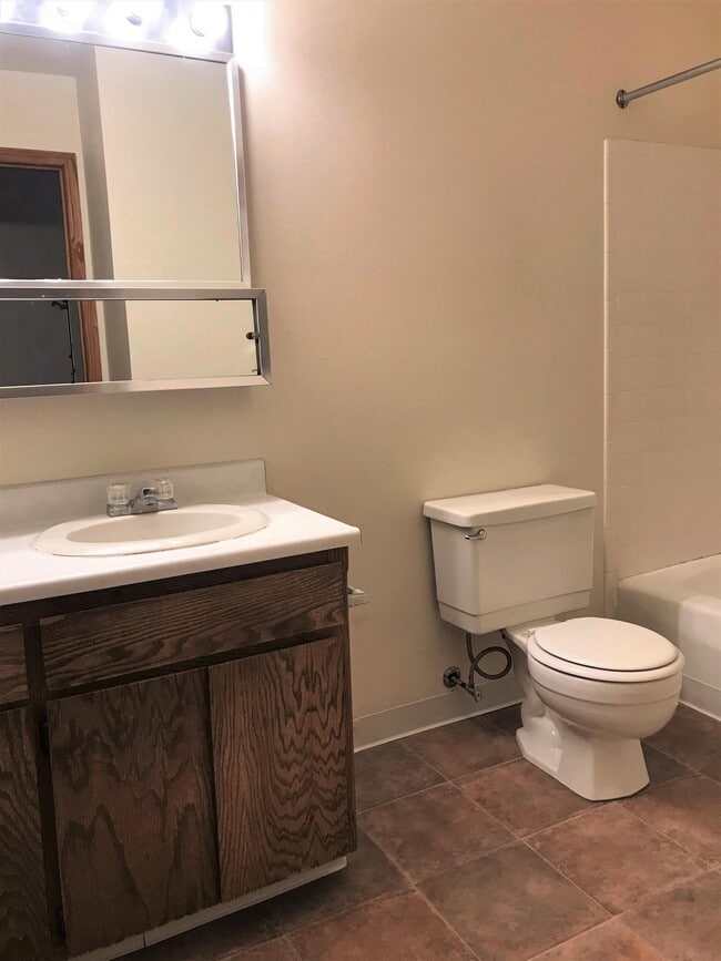 Building Photo - 614 Femrite Dr