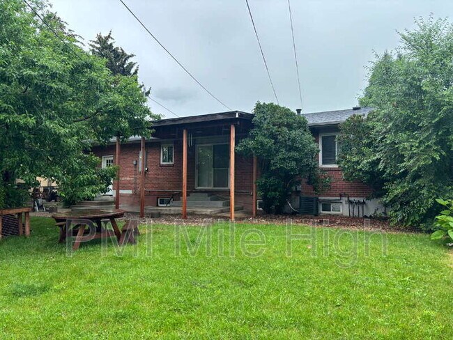 Building Photo - 127 17th Ave