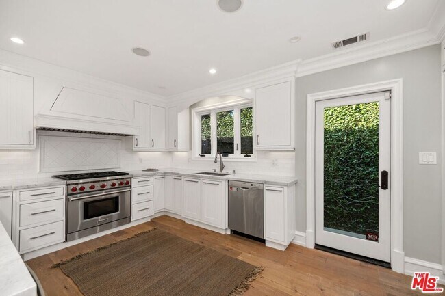 Building Photo - 514 Walden Dr