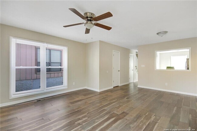 Building Photo - 5940 Laguna Dr